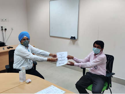 Dr Raji Reddy handing over the process technology to Mr Manjinder Singh of Cipla at CSIR-IICT