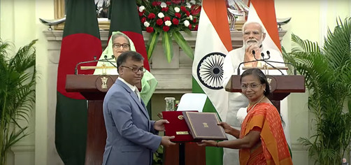 MoU for S&T cooperation between CSIR, India and BCSIR, Bangladesh being exchanged by Dr. N. Kalaiselvi, DG CSIR and Dr. Md. Aftab Ali Shaikh, Chairman BCSIR