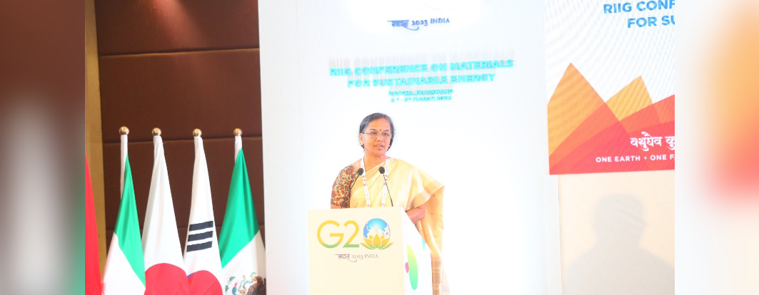 Dr. (Mrs.) N. Kalaiselvi, Secretary DSIR and DG, CSIR welcomed the august gathering at the Conference which includes members of TROIKA from Indonesia and Brazil.