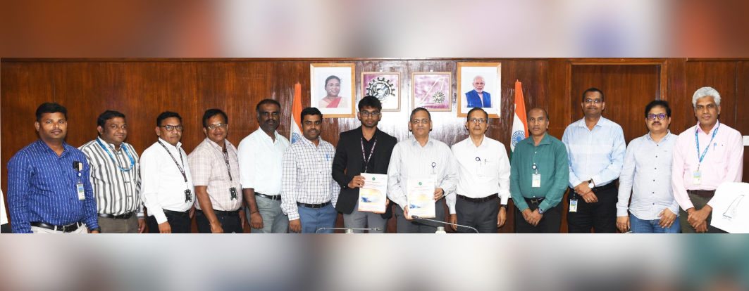 CSIR-NAL signs a license agreement with M/s Helix Solar Pvt Ltd, Mysuru, for the commercialization & marketing of *NALSUN-NG Coating Technology* — enabling high-efficiency flat plate solar panels.