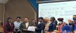 The Honourable Minister of S&T Dr. Jitendra Singh gave away the prizes to the winners.